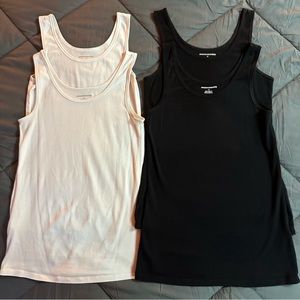 Bundle of 4 tank tops